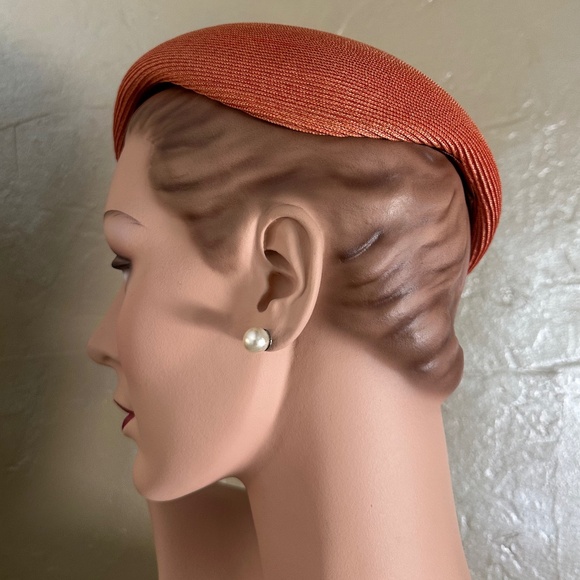 SUPERB DESIGNER 1950s' ORANGE STRAW & NAVY GROSGRAIN HAT+  BEADS - Picture 4 of 12